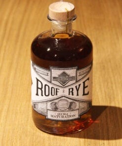 bouteille Whisky Roof Rye Ferroni sur table en bois